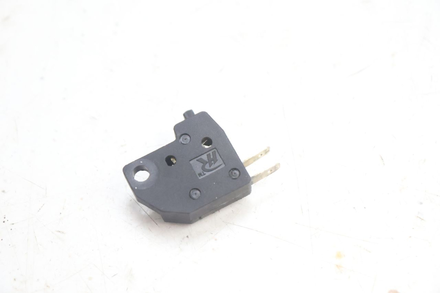 photo de CONTACTEUR FEU STOP DROIT KYMCO LIKE 4T 50 (2019 - 2025) - Autre angle de vue