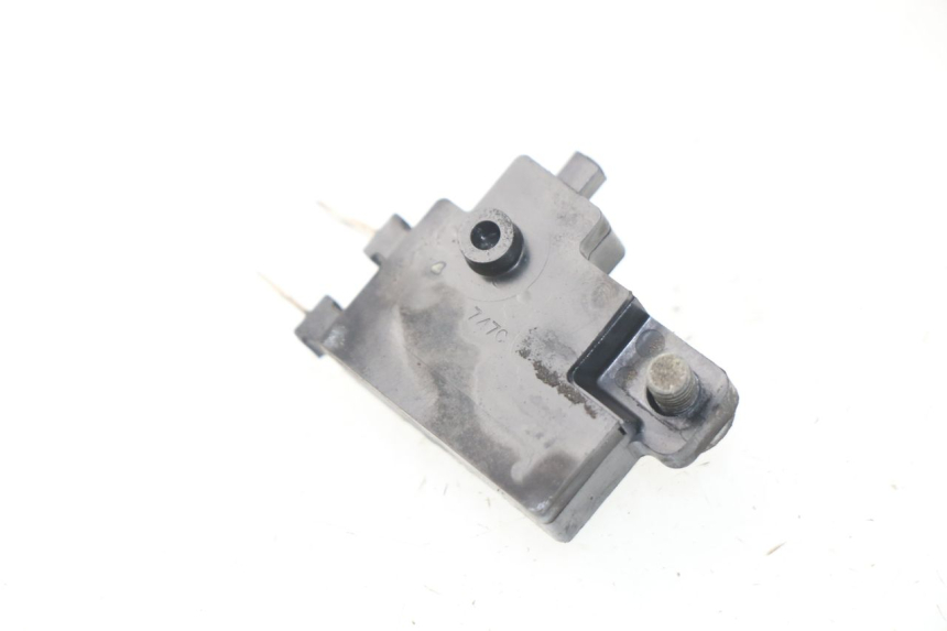 photo de CONTACTEUR FEU STOP DROIT HONDA NSS EX FORZA 250 (2005 - 2013) - Zoom état d’usage