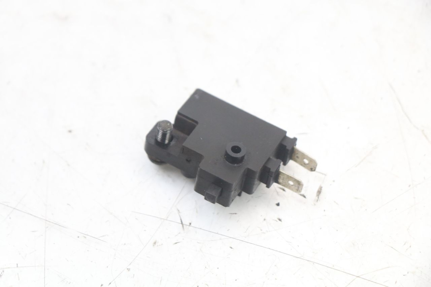 photo de CONTACTEUR FEU STOP DROIT HONDA PCX (JF28) 125 (2009 - 2011) - Autre angle de vue