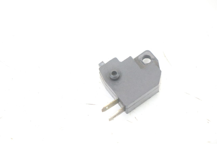 photo de CONTACTEUR FEU STOP DROIT PEUGEOT KISBEE 2T 50 (2010 - 2017) - Zoom état d’usage