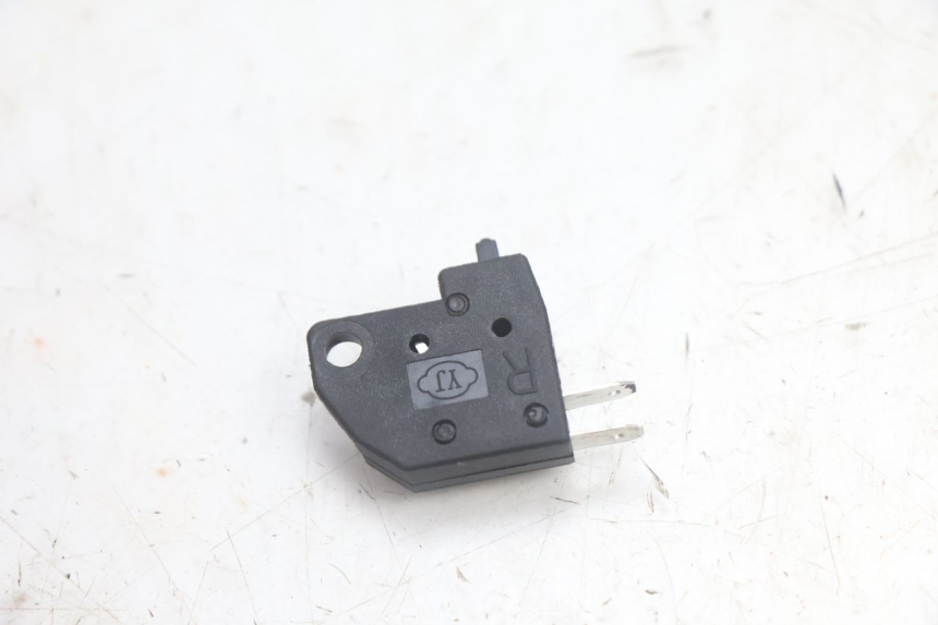 photo de CONTACTEUR FEU STOP DROIT JM MOTORS R-MAX TECH 50 (2024 - 2026) - Autre angle de vue