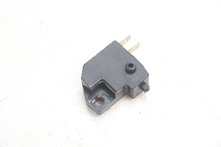 photo de CONTACTEUR FEU STOP DROIT TNT MOTOR ROMA 12' 2T 50 (2007 - 2018) - Autre angle de vue