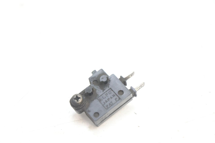 photo de CONTACTEUR FEU STOP DROIT HONDA ST PAN EUROPEAN 1100 (1990 - 2002) - Vue principale