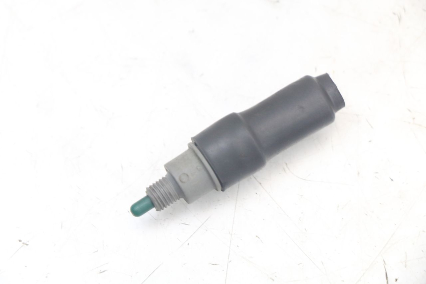 photo de CONTACTEUR FEU STOP DROIT MBK STUNT NAKED 50 (2004 - 2018) - Vue principale