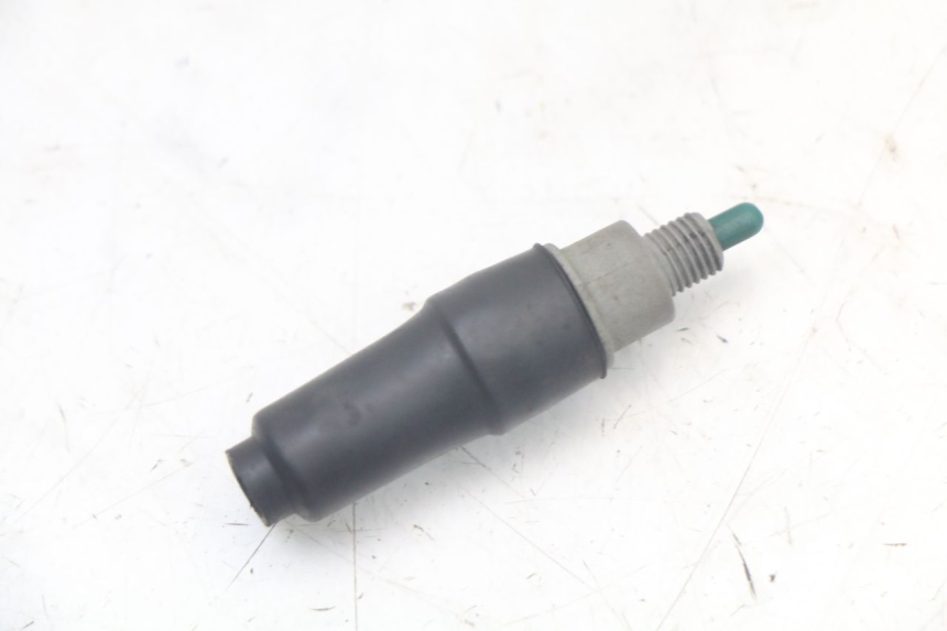 photo de CONTACTEUR FEU STOP DROIT MBK STUNT NAKED 50 (2004 - 2018) - Détail de la pièce