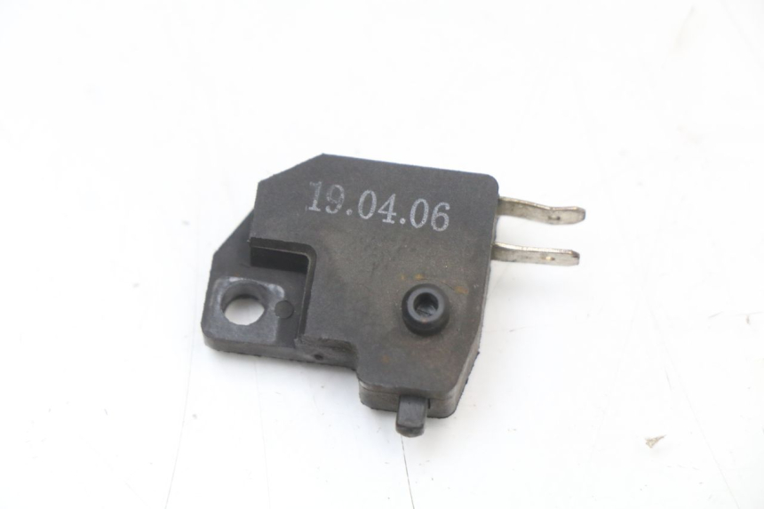 photo de CONTACTEUR FEU STOP DROIT KYMCO SUPER 8 4T 50 (2021 - 2024) - Zoom état d’usage