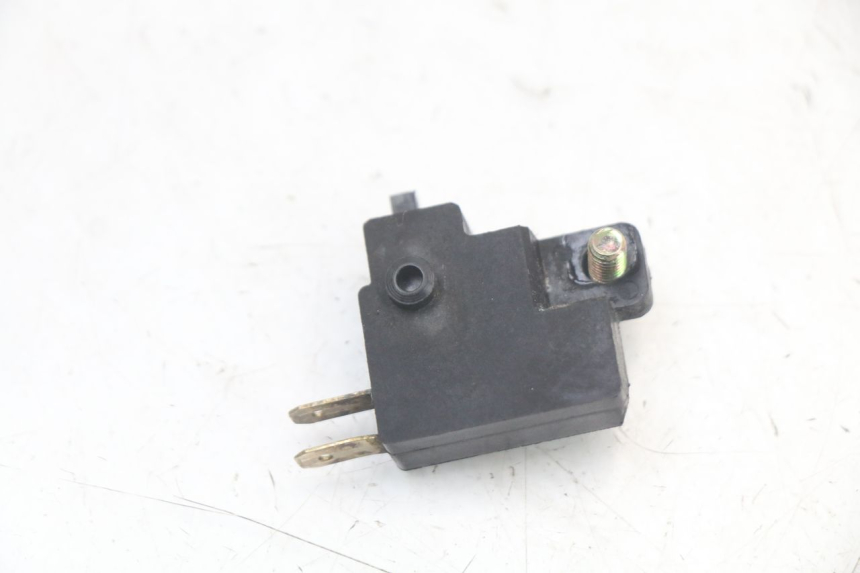 photo de CONTACTEUR FEU STOP DROIT KYMCO SUPER 8 125 (2008 - 2015) - Zoom état d’usage