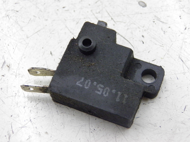 photo de CONTACTEUR FEU STOP DROIT SYM MAXSYM I 400 (2011 - 2016) - Détail de la pièce