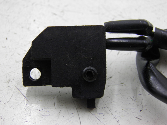 photo de CONTACTEUR FEU STOP DROIT SYM SYMPLY 4T 50 (2012 - 2015) - Zoom état d’usage