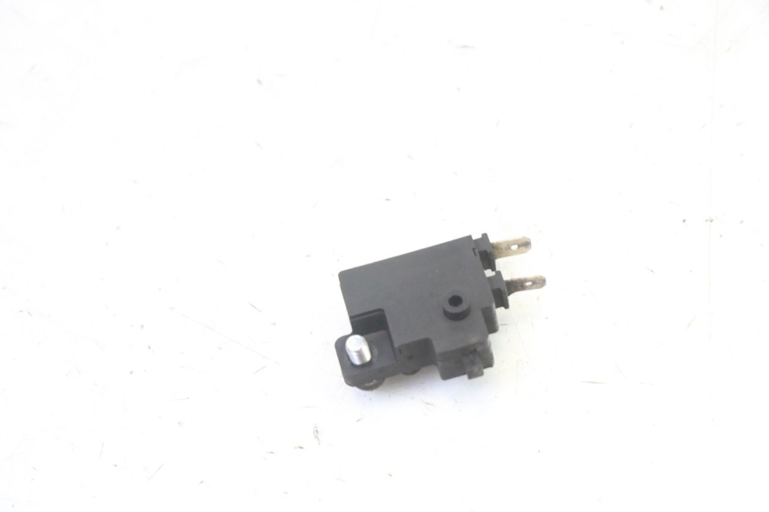 photo de CONTACTEUR FEU STOP DROIT YAMAHA TDM ABS 900 (2002 - 2014) - Autre angle de vue