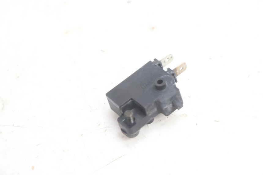 photo de CONTACTEUR FEU STOP DROIT HONDA VFR FI RC46 800 (1998 - 2001) - Autre angle de vue