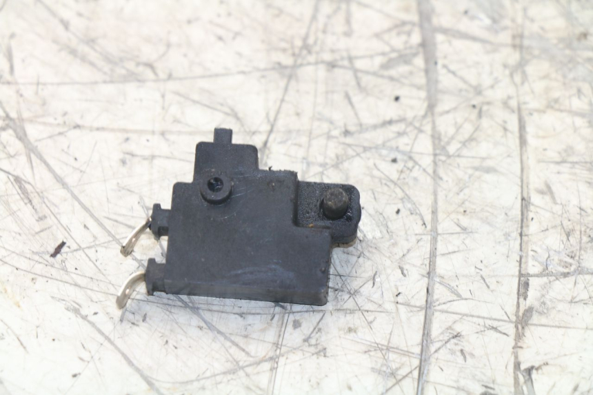 photo de CONTACTEUR FEU STOP DROIT HONDA VFR 750 (1994 - 1997) - Zoom état d’usage