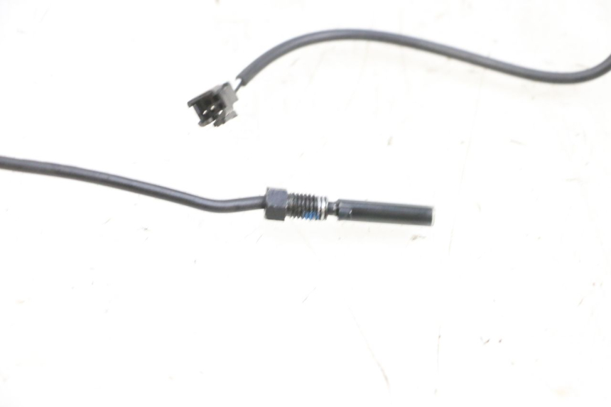 photo de CONTACTEUR FEU STOP DROIT DUALTRON VICTOR LIMITED 1 - Autre angle de vue