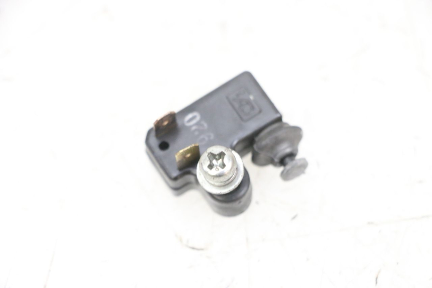 photo de CONTACTEUR FEU STOP DROIT YAMAHA XMAX X-MAX 125 (2006 - 2009) - Vue principale