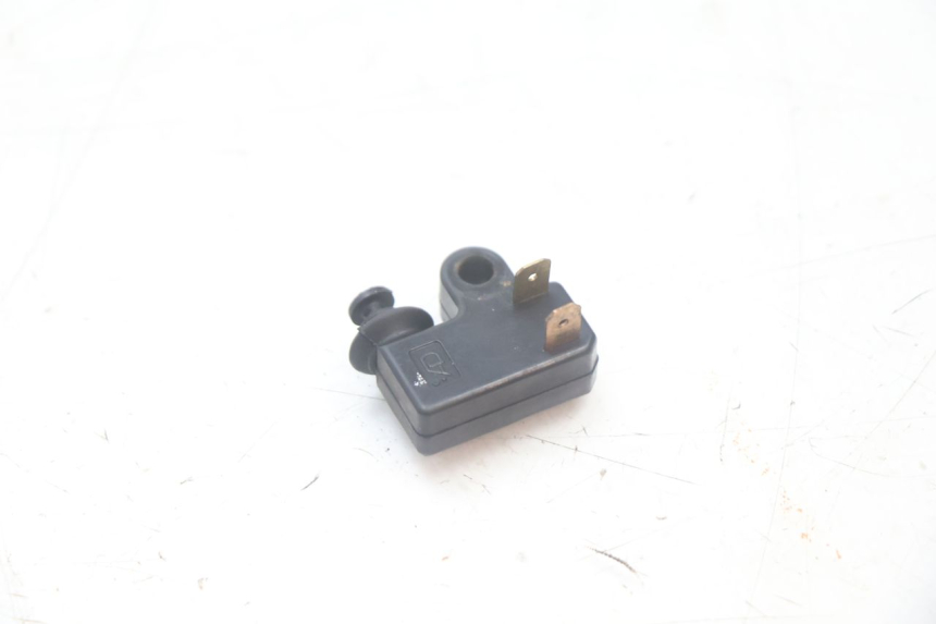 photo de CONTACTEUR FEU STOP DROIT YAMAHA XMAX X-MAX 125 (2006 - 2009) - Vue principale