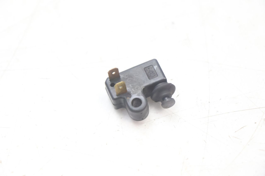photo de CONTACTEUR FEU STOP DROIT YAMAHA XMAX X-MAX 125 (2006 - 2009) - Détail de la pièce