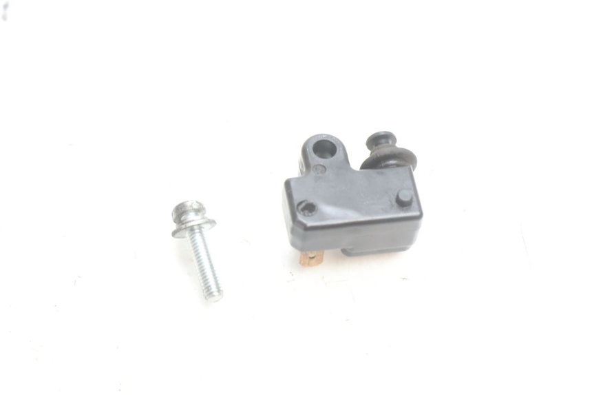 photo de CONTACTEUR FEU STOP DROIT YAMAHA X-MAX XMAX 125 (2010 - 2013) - Zoom état d’usage