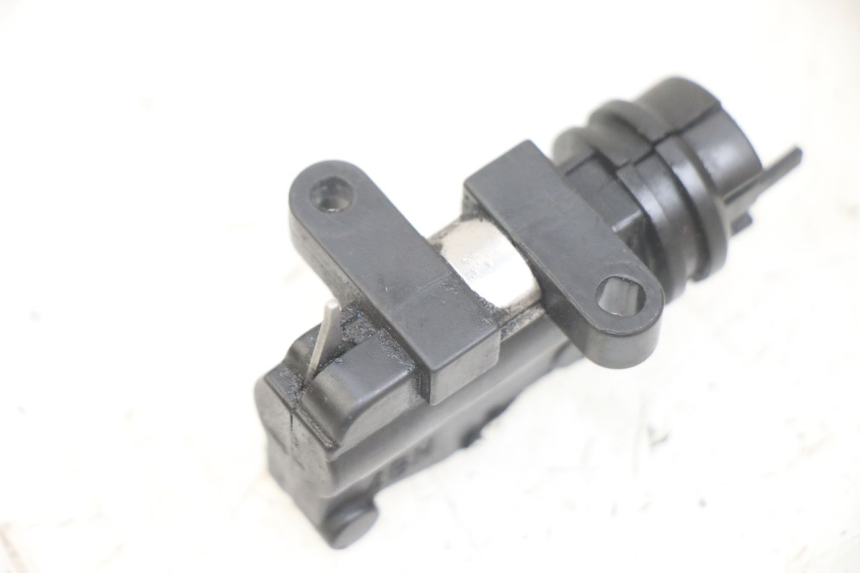 photo de CONTACTEUR FEU STOP DROIT YAMAHA XJN DIVERSION 600 (2000 - 2003) - Autre angle de vue