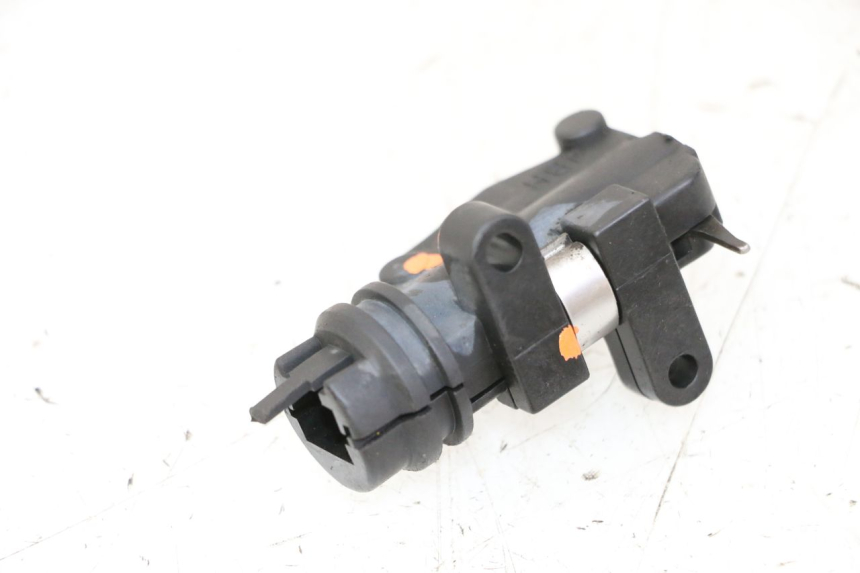 photo de CONTACTEUR FEU STOP DROIT YAMAHA XJN DIVERSION 600 (2000 - 2003) - Vue principale