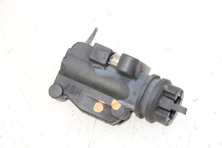photo de CONTACTEUR FEU STOP DROIT YAMAHA XJN DIVERSION 600 (2000 - 2003) - Autre angle de vue