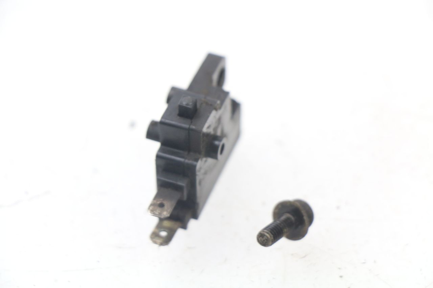 photo de CONTACTEUR FEU STOP DROIT HONDA XLV TRANSALP 650 (2005 - 2007) - Détail de la pièce