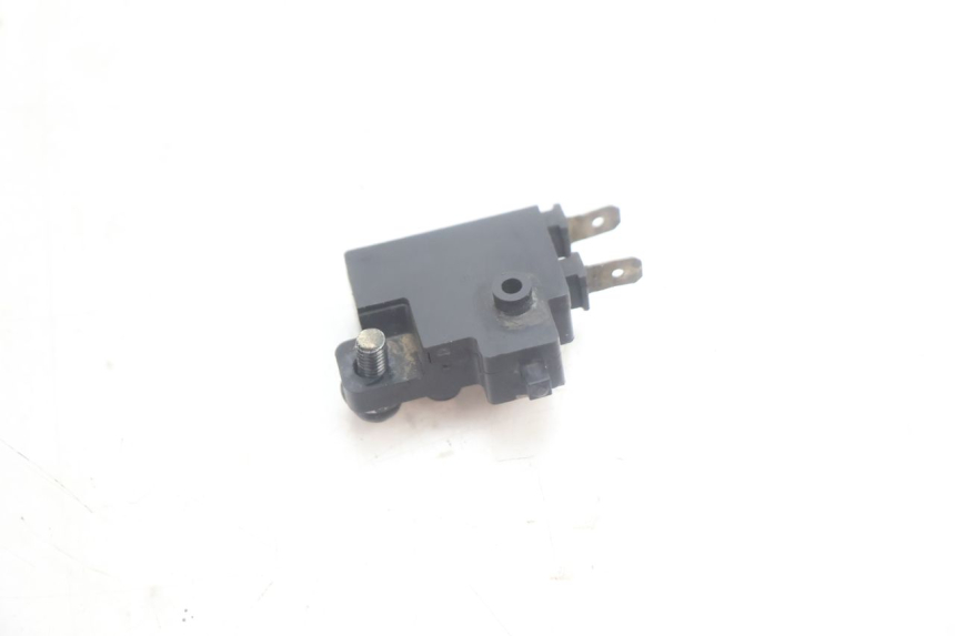 photo de CONTACTEUR FEU STOP DROIT HONDA XLV VARADERO 125 (2007 - 2012) - Autre angle de vue