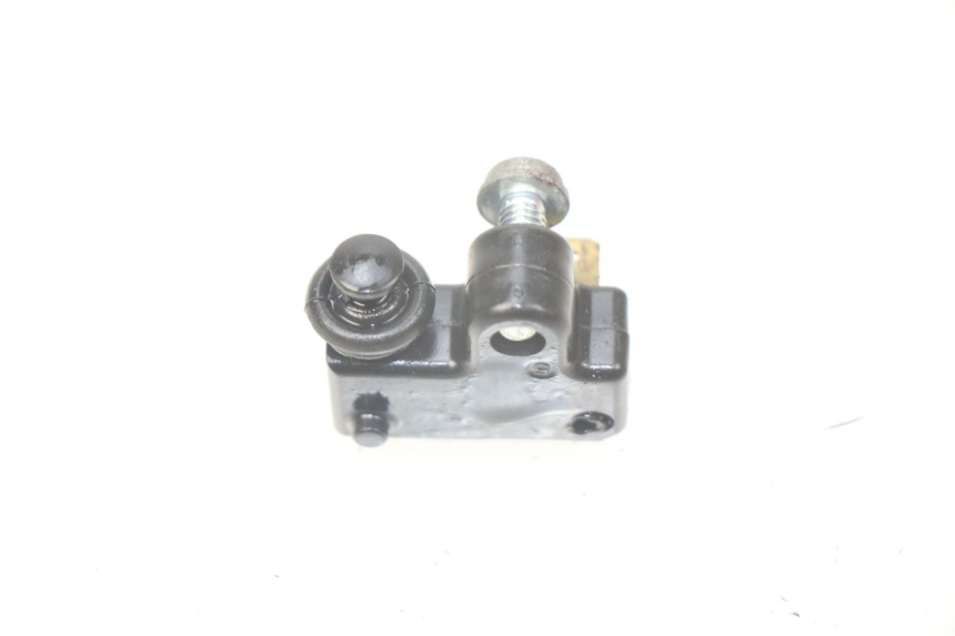 photo de CONTACTEUR FEU STOP DROIT YAMAHA XP T-MAX TMAX ABS 530 (2012 - 2015) - Zoom état d’usage