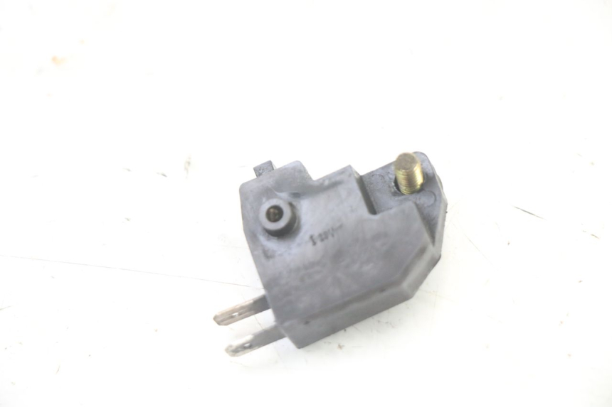 photo de CONTACTEUR FEU STOP DROIT YAMAHA FZS FAZER 600 (2001 - 2003) - Zoom état d’usage