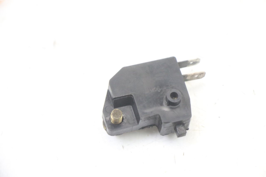 photo de CONTACTEUR FEU STOP DROIT YAMAHA FZS FAZER 600 (2001 - 2003) - Autre angle de vue