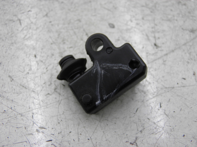 photo de CONTACTEUR FEU STOP DROIT YAMAHA XP T-MAX 500 (2000 - 2003) - Vue principale