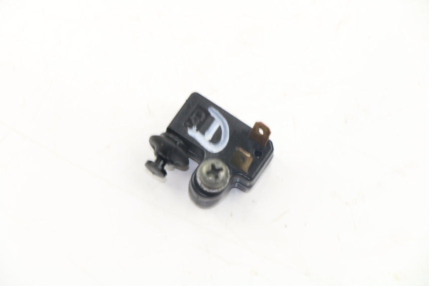 photo de CONTACTEUR FEU STOP DROIT YAMAHA XP T-MAX TMAX ABS 500 (2004 - 2007) - Vue principale