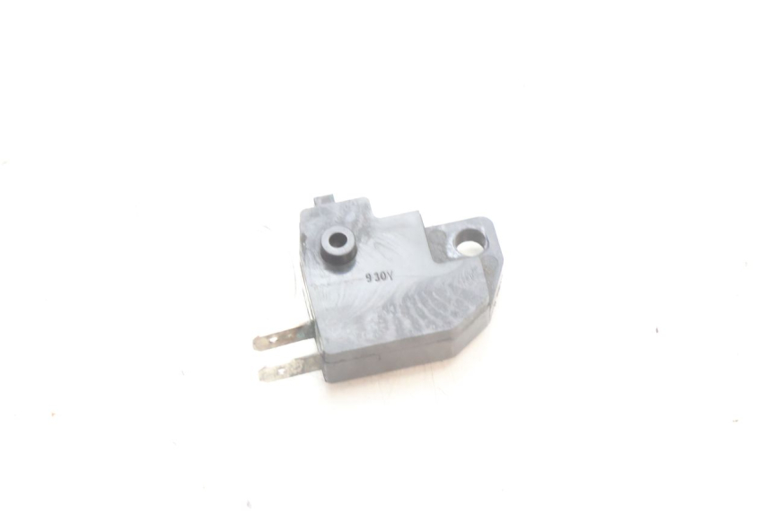 photo de CONTACTEUR FEU STOP DROIT KAWASAKI ZZR 600 (1995 - 2004) - Zoom état d’usage