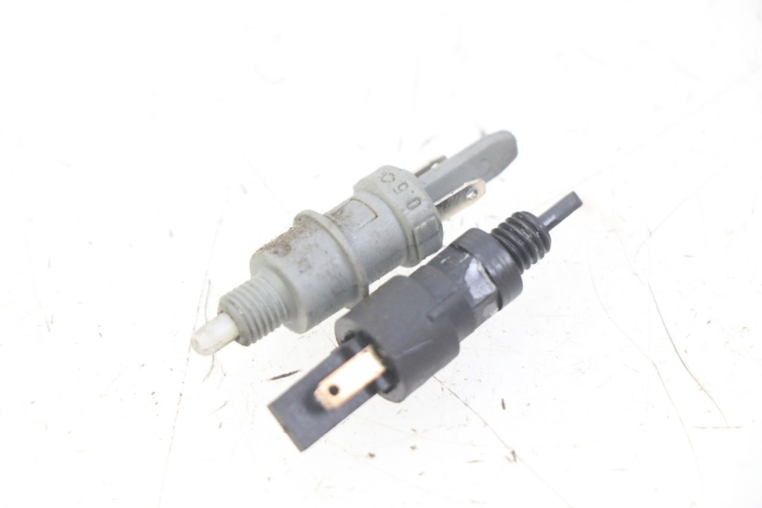 photo de CONTACTEUR FEU STOP PEUGEOT E-VIVACITY 1 (2012 - 2018) - Vue principale