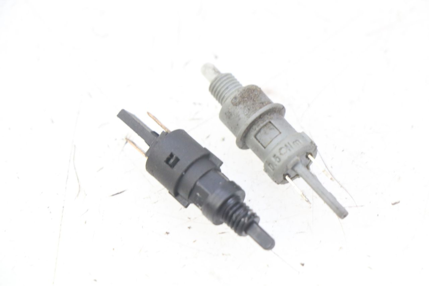 photo de CONTACTEUR FEU STOP PEUGEOT E-VIVACITY 1 (2012 - 2018) - Détail de la pièce