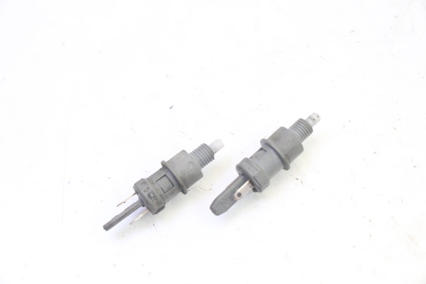 photo de CONTACTEUR FEU STOP PEUGEOT ELYSTAR 50 (2002 - 2014) - Détail de la pièce