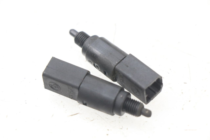 photo de CONTACTEUR FEU STOP PIAGGIO FLY 2T 50 (2004 - 2017) - Vue principale