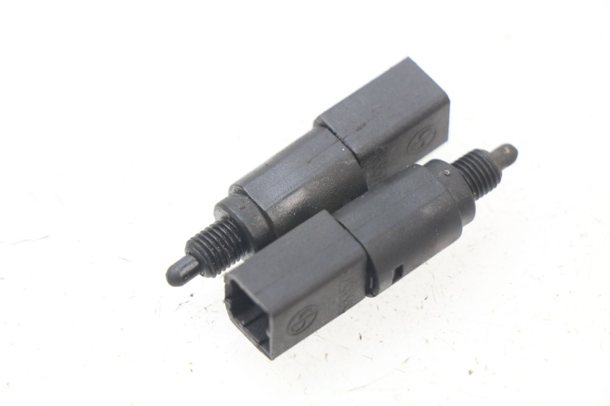 photo de CONTACTEUR FEU STOP PIAGGIO FLY 2T 50 (2004 - 2017) - Zoom état d’usage