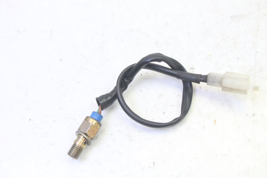 photo de CONTACTEUR FEU STOP GAUCHE ADIVA AD3 300 (2014 - 2020) - Détail de la pièce