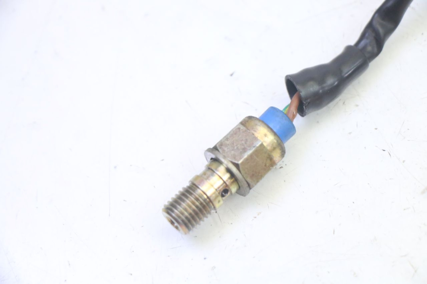 photo de CONTACTEUR FEU STOP GAUCHE ADIVA AD3 300 (2014 - 2020) - Zoom état d’usage