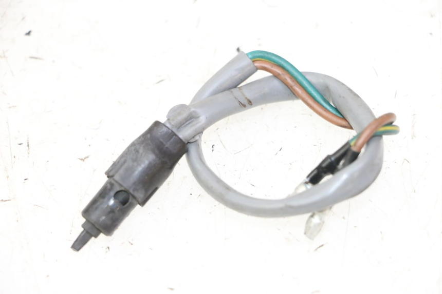 photo de CONTACTEUR FEU STOP GAUCHE YAMAHA BW'S 100 (1999 - 2002) - Zoom état d’usage