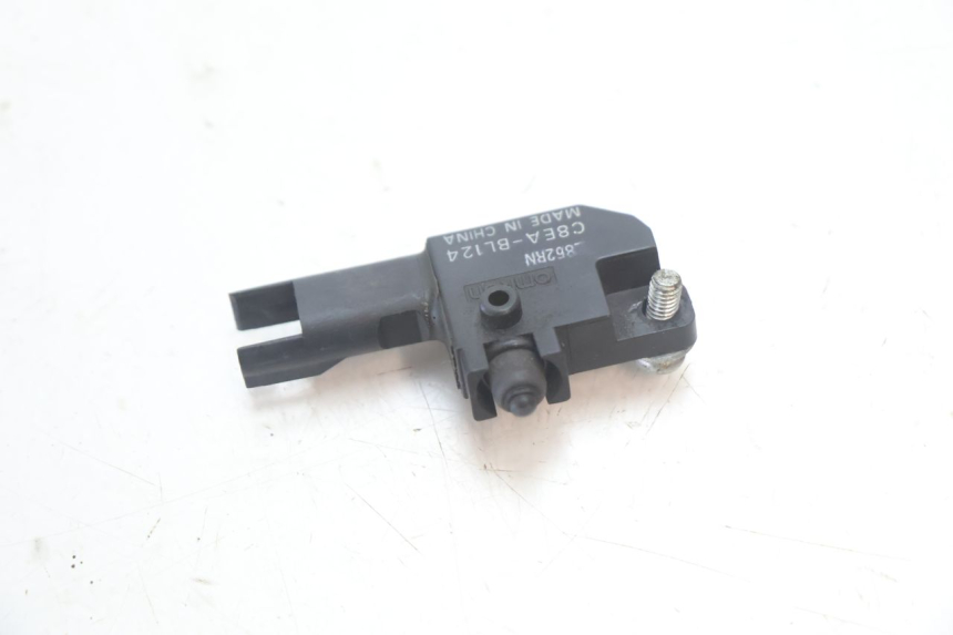 photo de CONTACTEUR FEU STOP GAUCHE BMW C SPORT 650 (2015 - 2021) - Gros plan technique
