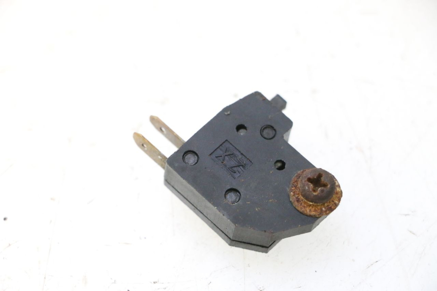 photo de CONTACTEUR FEU STOP GAUCHE CF MOTO E-CHARM 125 (2005 - 2008) - Vue principale
