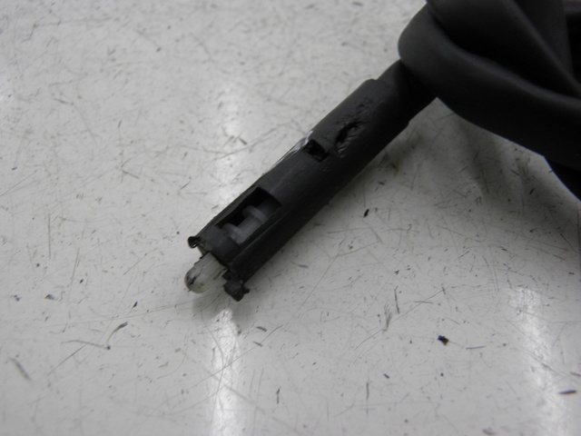 photo de CONTACTEUR FEU STOP GAUCHE EUROCKA RETRO 50 (2007 - 2014) - Autre angle de vue