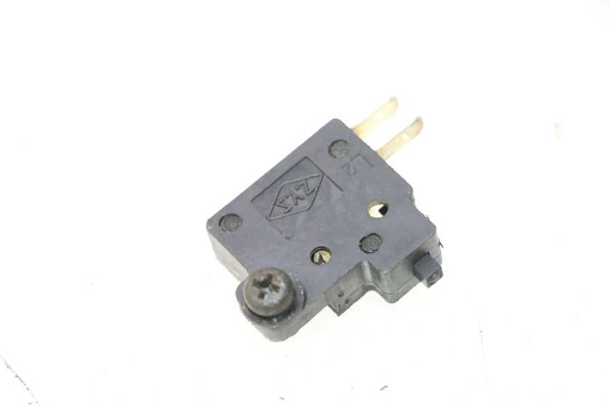 photo de CONTACTEUR FEU STOP GAUCHE KYMCO GRAND DINK 125 (2008 - 2014) - Vue principale