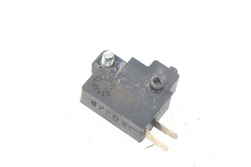 photo de CONTACTEUR FEU STOP GAUCHE SYM GTS EFI ABS 125 (2012 - 2016) - Détail de la pièce
