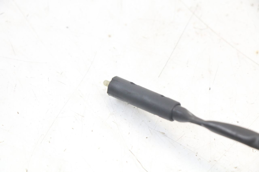 photo de CONTACTEUR FEU STOP GAUCHE JM MOTORS VX 125 (2022 - 2025) - Gros plan technique