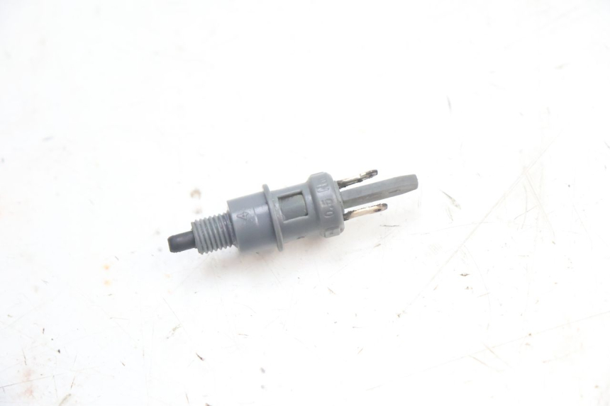photo de CONTACTEUR FEU STOP GAUCHE PEUGEOT KISBEE 4T 50 (2018 - 2022) - Vue principale