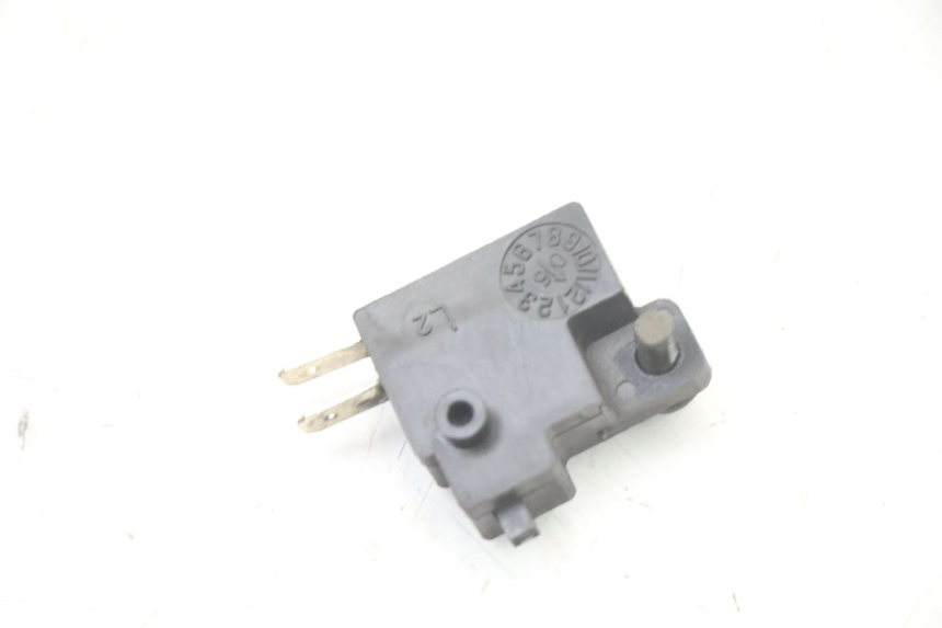 photo de CONTACTEUR FEU STOP GAUCHE KYMCO XCITING 500 (2007 - 2010) - Autre angle de vue