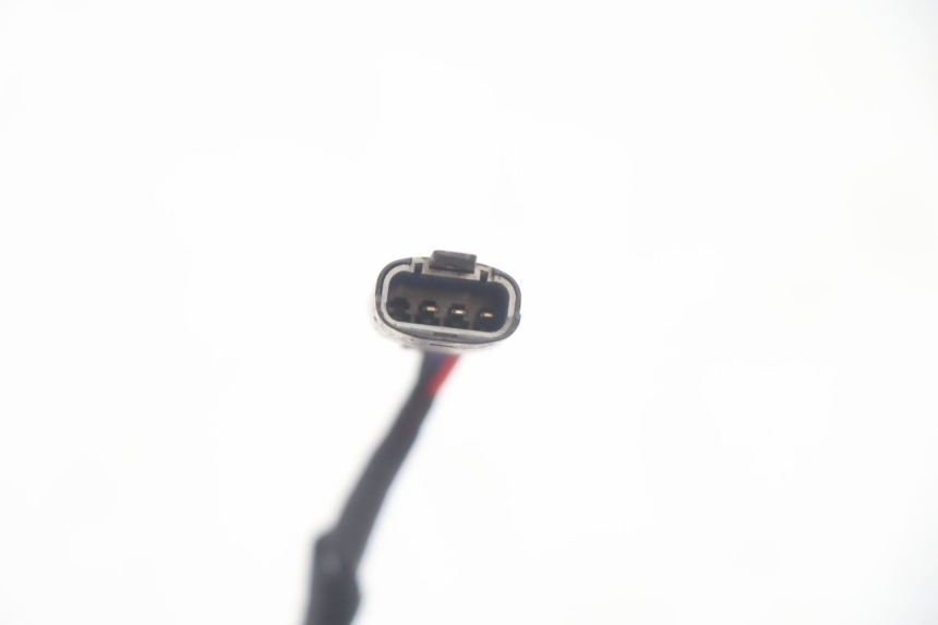 photo de CONTACTEUR FEU STOP GAUCHE PIAGGIO MP3 HPE 530 (2022 - 2026) - Points de fixation