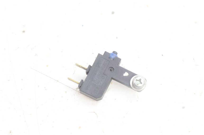photo de CONTACTEUR FEU STOP GAUCHE YAMAHA N-MAX NMAX 125 (2021 - 2024) - Vue principale